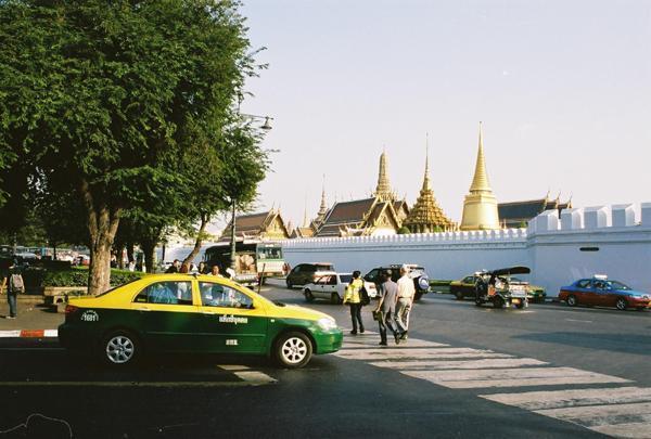 Traffic outside Wat Pra Kaew