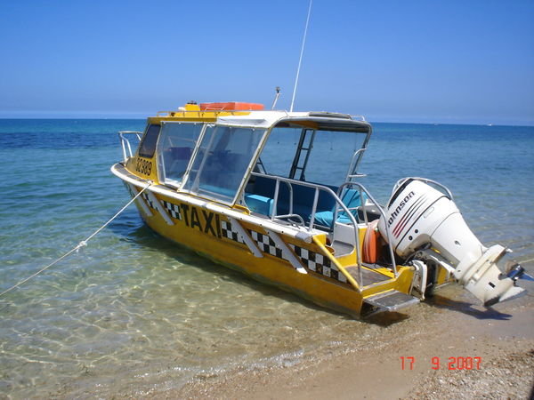 Taxi boat to Ile aux Canards and Vers I'ilot Maitre