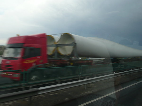 Wind turbine convoy