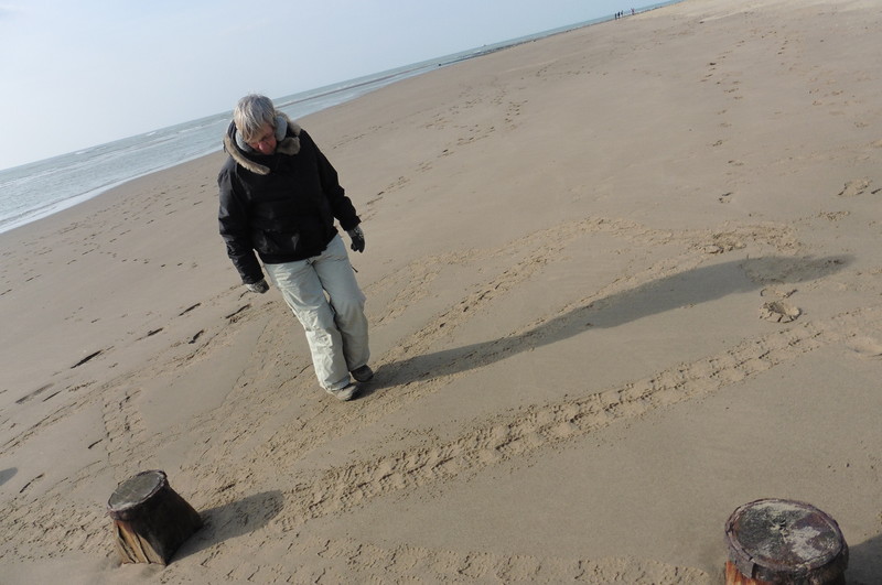 Ineke making a shell pattern in sand