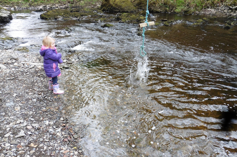 throwing stones into the water