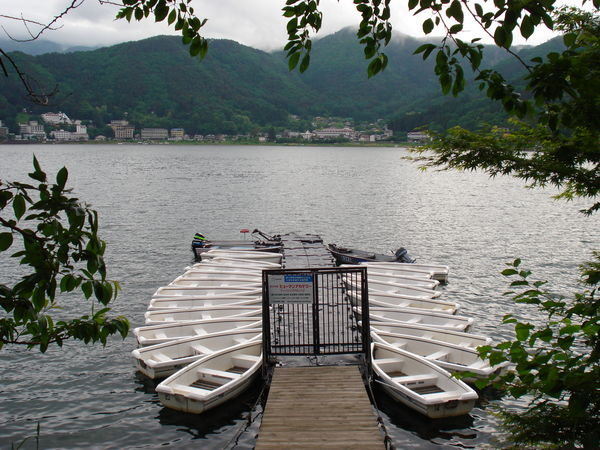 Lake kawaguchi pleasure boats