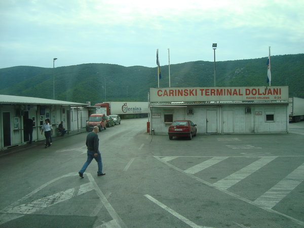 Border crossing with 4 officials, Bosnia to Croatia