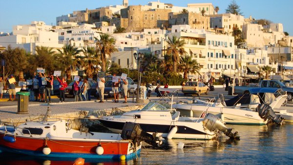 Naxos port, accommodation 'groupies'