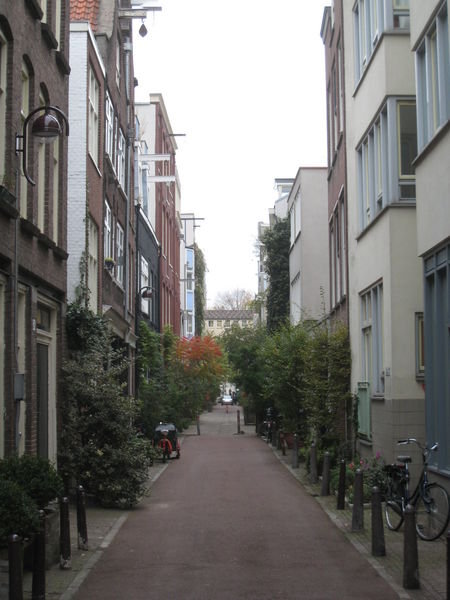 Alley/street