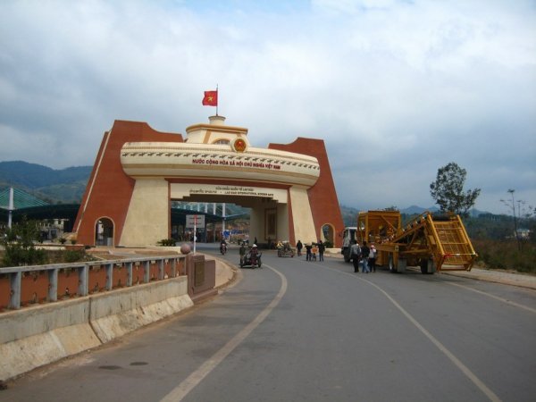 Border at Lao Bao