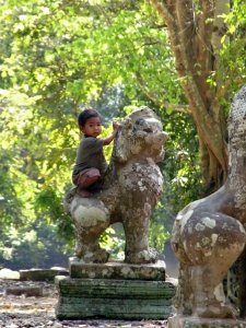 kid on lion statue
