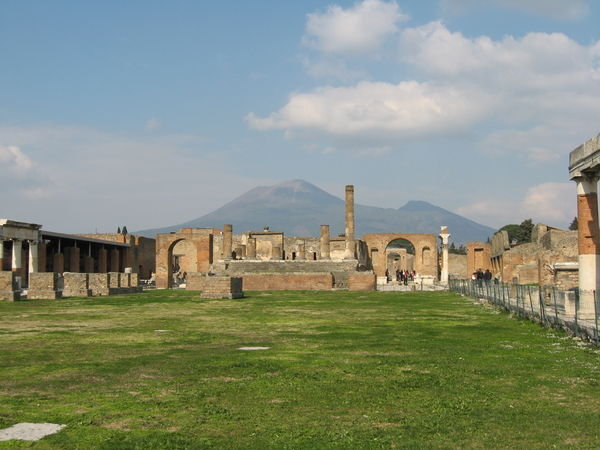 Pompeii center