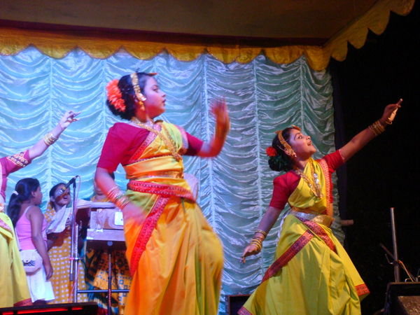 Pratyasha Stage Performing