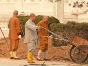 Les moines au travaillent