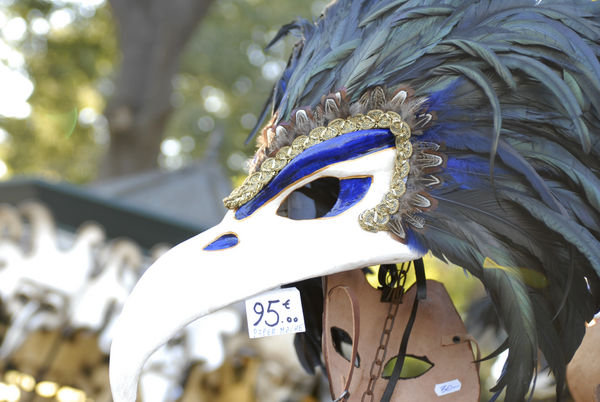 Beeked Carnivale Mask