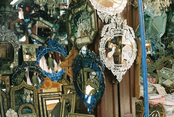the mirror store in the medina
