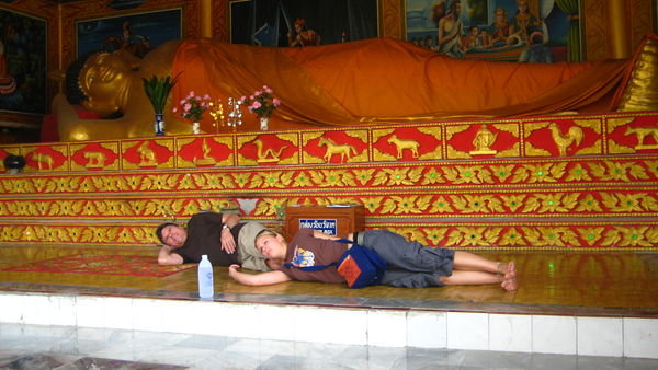 More reclining buddhas