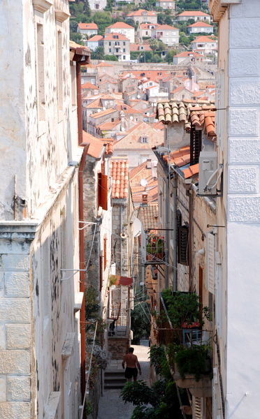 Dubrovnik old city alleyway