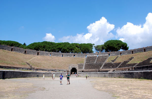Pompeii Anfiteatro - Huge stadium
