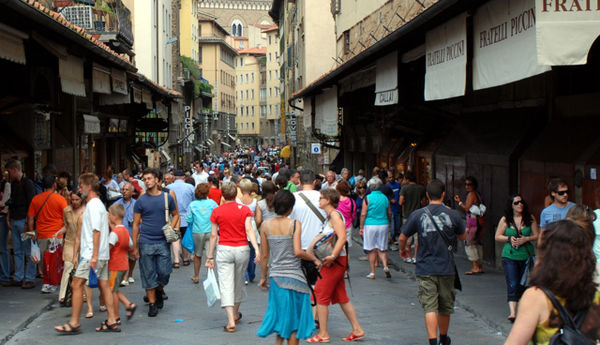 Ponte Vecchio crowds