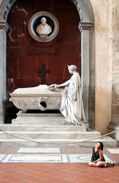 Young girl at the foot of a tomb - Santa Croce