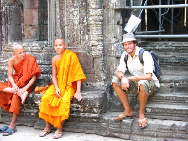 Dale and the monks in Bayon