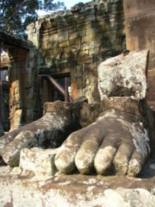 Banteay Kdei statue remains