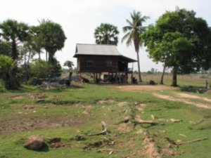 Houses on the way to Banteay Srey