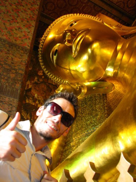 Dale and the enormous reclining buddha
