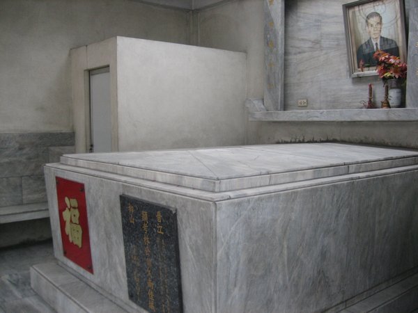 Tombs in the Chinese Cemetery
