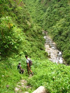 Going down to the Tapia waterfall