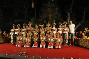 Dale and Chandra Wati dance troupe