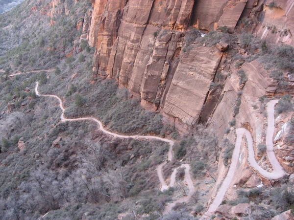 Grotto Trail heading toward Angel's Landing