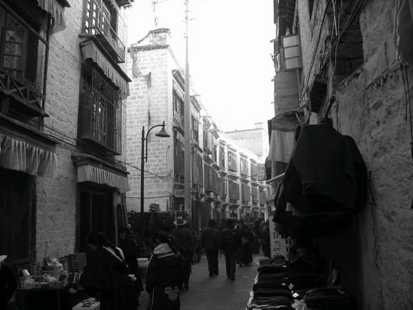 Streets of Lhasa4