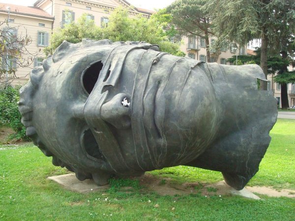 Lugano Statue