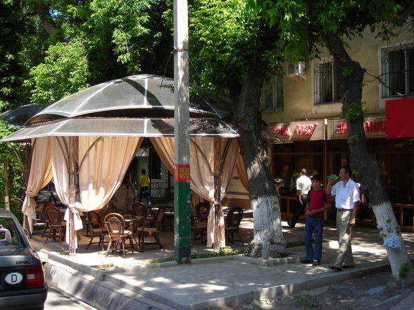 Restaurant met terras in Shimkent