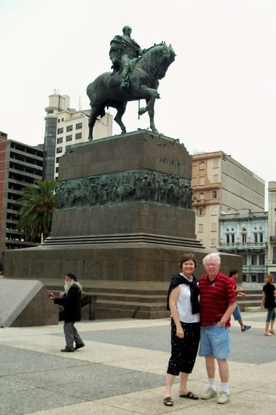 Montevideo: Independence Plaza and the statue of independence hero Jose Artigas