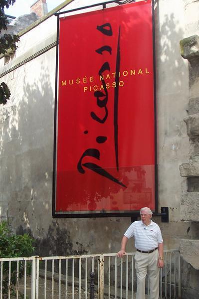 Bill in front of the Picasso Museum