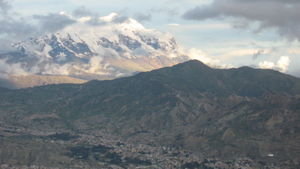 La Paz von oben und der Hausvulkan