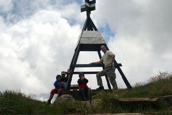 Gipfelkreuz auf 952m (höchster Gipfel der Kaimai-Range)