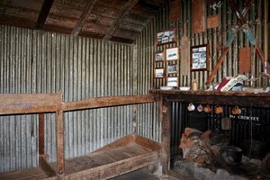 Geschichte am Wegesrand, die alte historische Waihohonu Hut, heute "Museum"