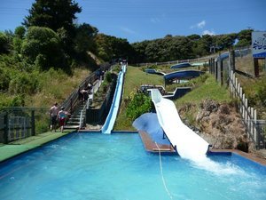 die laengste offene Heiss-wasser-rutsche Neuseelands
