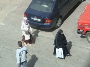 women's traditional clothing is a matter of individual choice in Istanbul