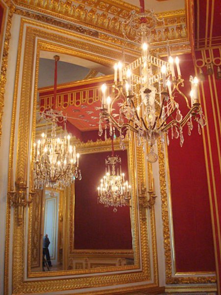 Chandelier reflected in the Royal Castle 