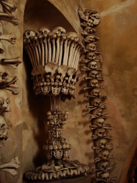 more ways to decorate with skeletons