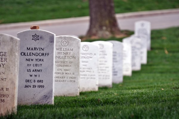 line of graves at Arlington National Cemetery