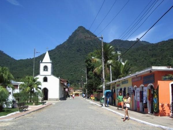 The main street in Vila Abraao