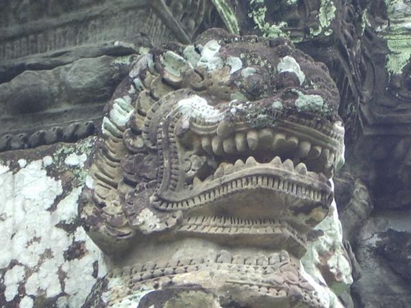 Lion carving at one of them temple things.