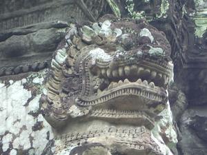 Lion carving at one of them temple things.