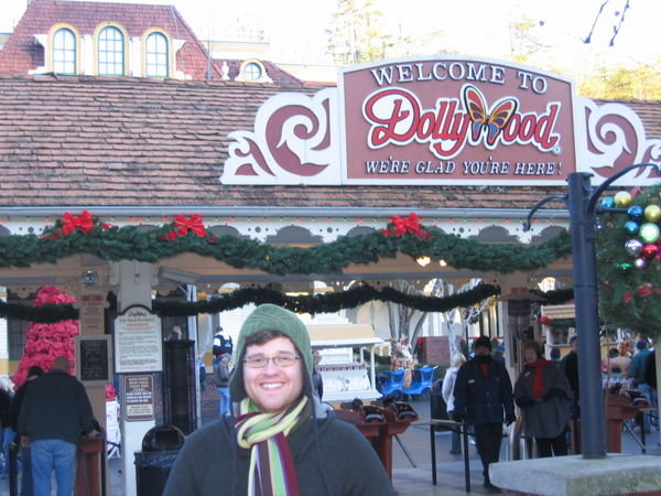 Me at the entrance of Dollywood