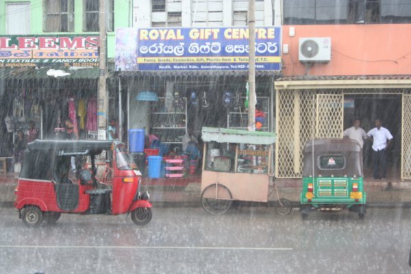Anuradhapura 5 minute downpour