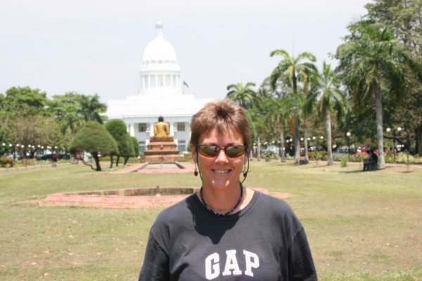 Viharamahadevi Park, with Buddha & The White House! Colombo, SL