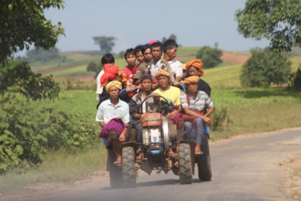 Pao tribes people on the road to Pindaya