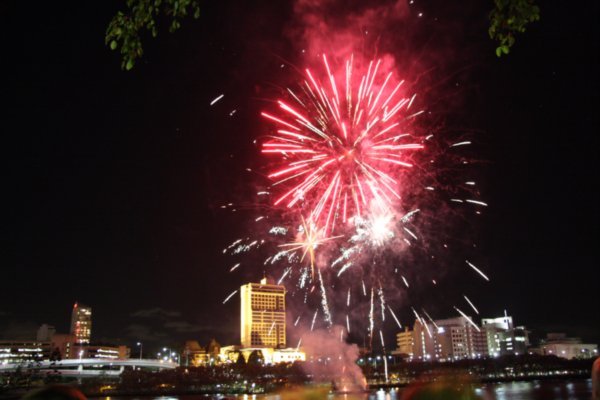 Fireworks for Xmas over the river, Brisbane city